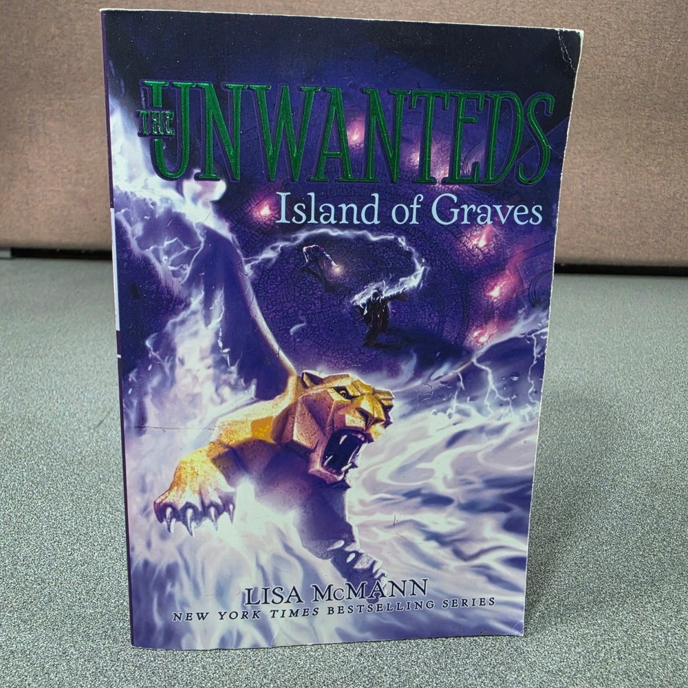 Lisa McMann Island of Graves The Unwanteds Book 6 Purple Excellent Paperback